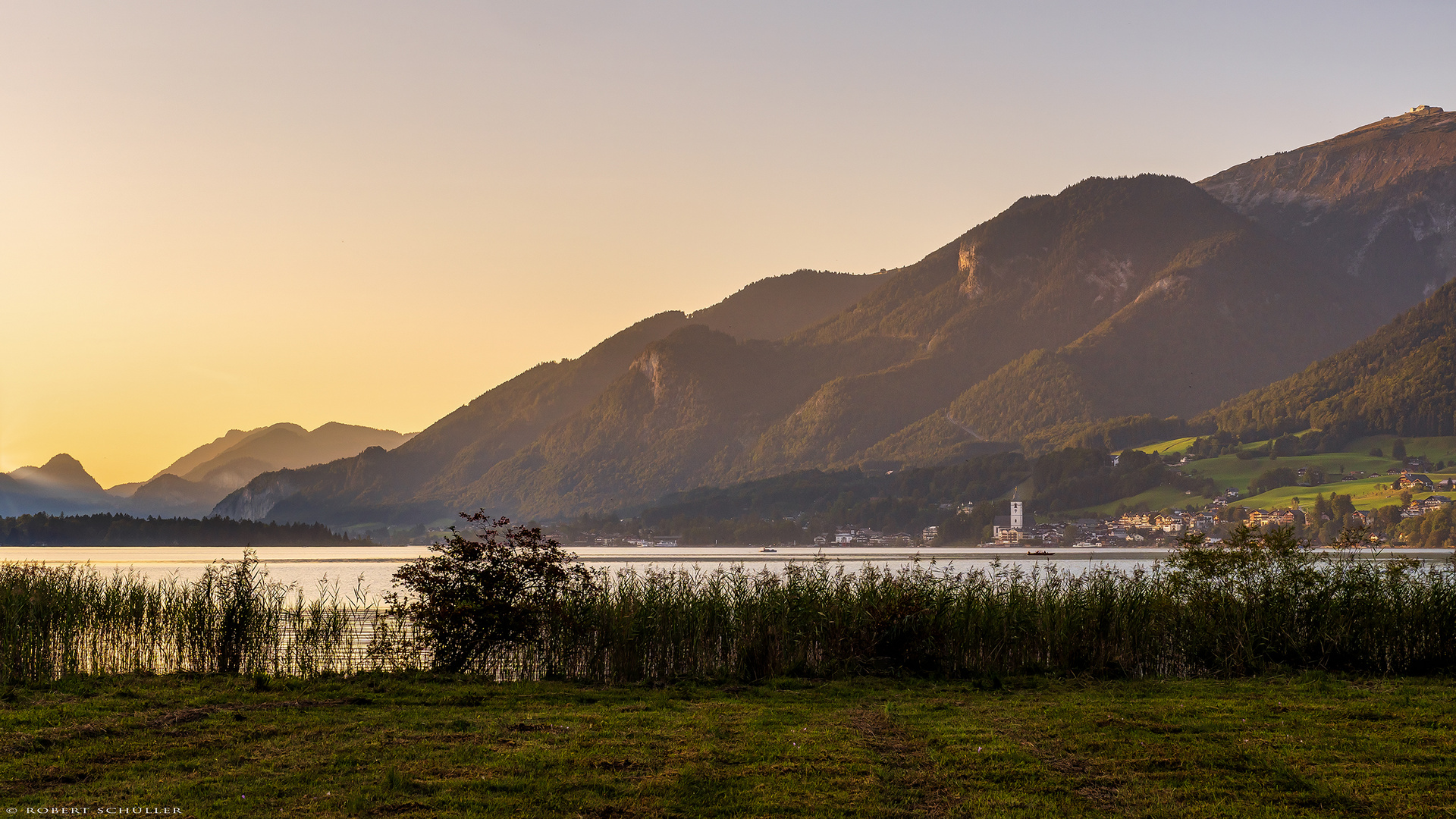 Ein Blick vom Blinkling Moos hinüber nach St. Wolfgang.