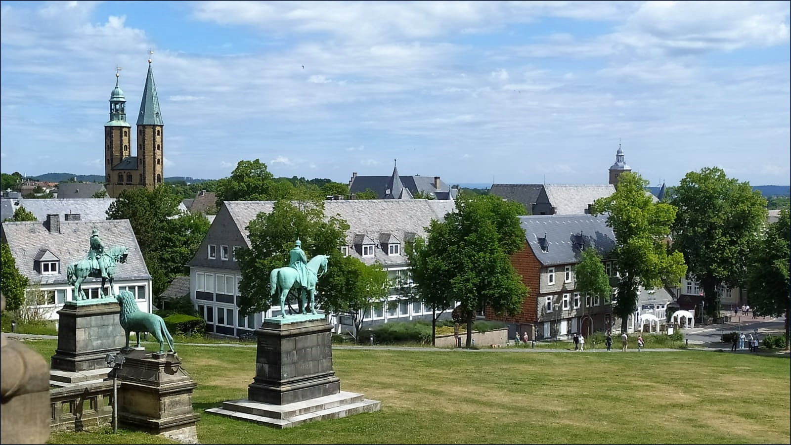 ein Blick vom Kaiserpfalz  Denkmal