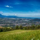 Ein Blick von der Alm auf Salzburg