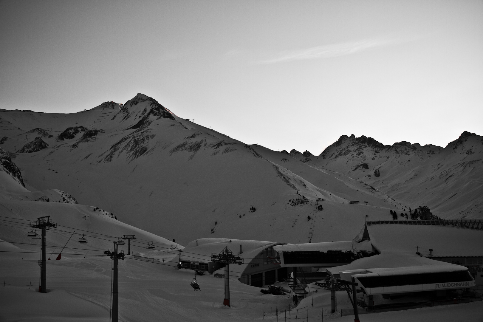 Ein Blick von der Idalp in Ischgl auf einen Skilift