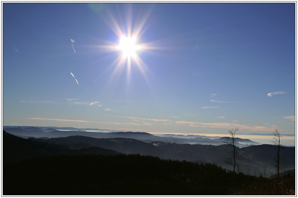 Ein Blick von der Schwarzwaldhochstrasse an einem sonnigen Dezembertag ...