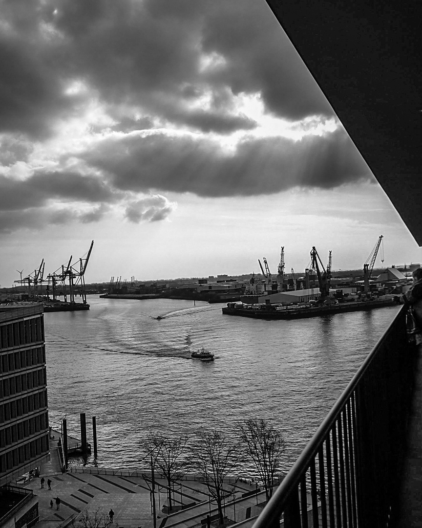 Ein Blick von Oben.. "Elbphilharmonie" 