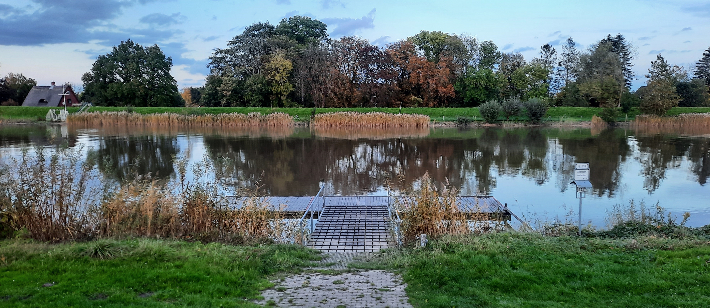 Ein Blick zum großen Steg ...