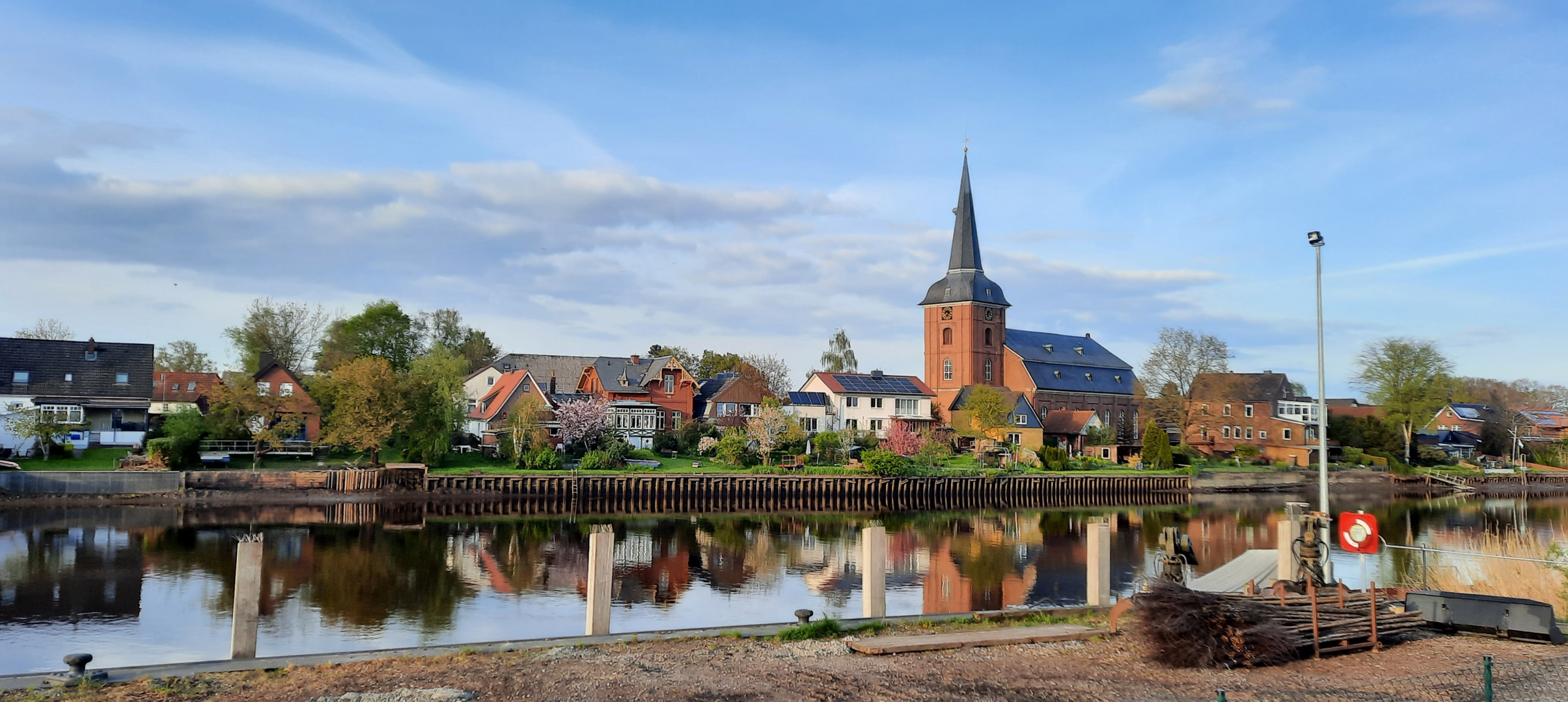 ein Blick zur Kirche 