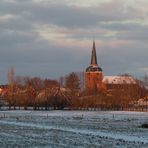 Ein Blick zur Kirche in Osten 