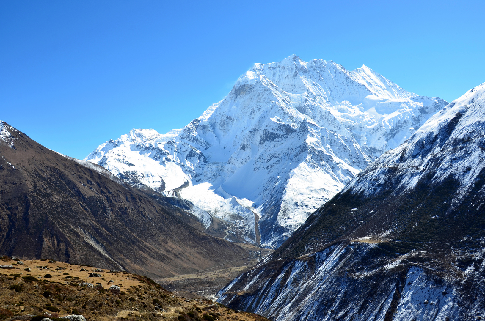 Ein Blick zurück nordwestlich von Samdo im Manaslu-Gebiet