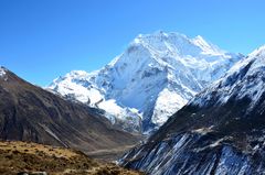 Ein Blick zurück nordwestlich von Samdo im Manaslu-Gebiet