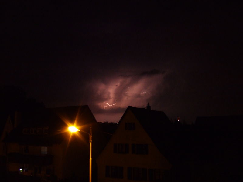 Ein Blitz der Stuttgart erhellt, aber es fiel kein Regen!