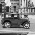 Ein BMW DIXI an der Semperoper in Dresden