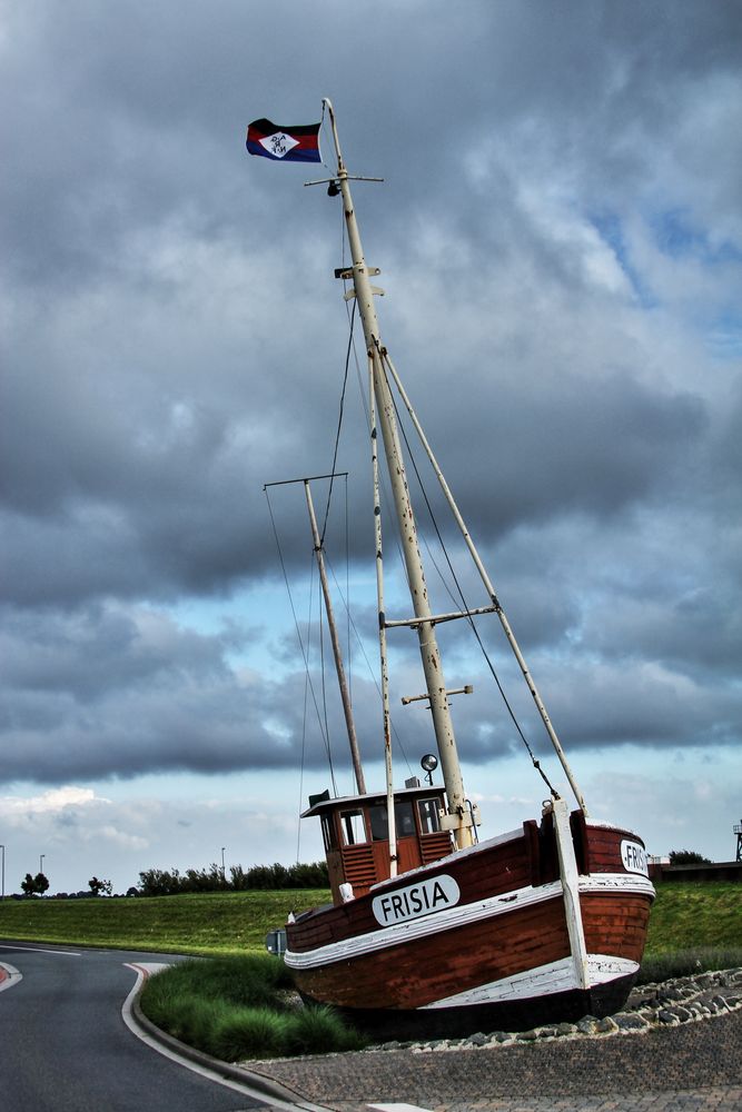 Ein Boot auf dem Trockenen