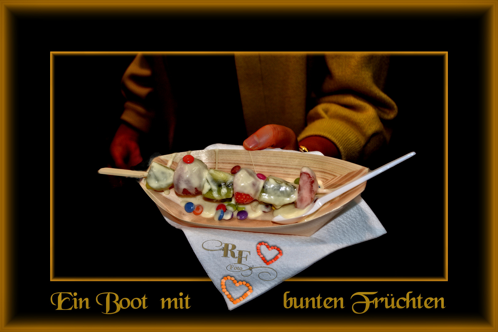 Ein Boot mit bunten Früchten