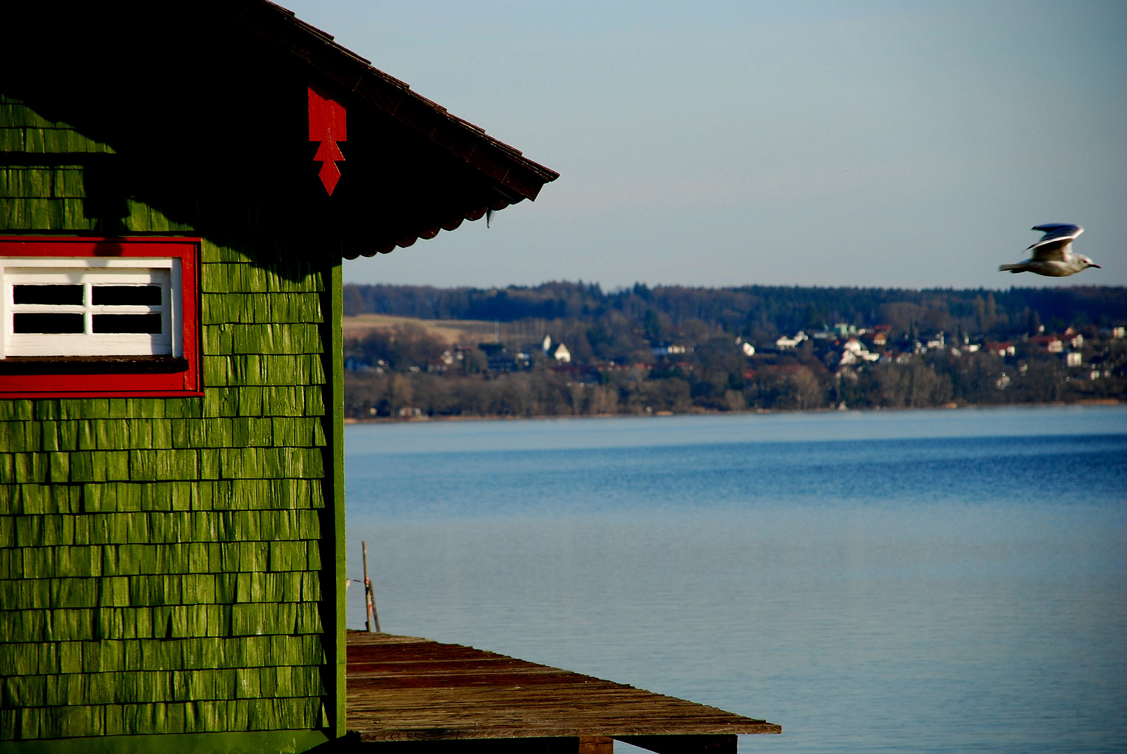 Ein Bootshaus am Ammersee bei München