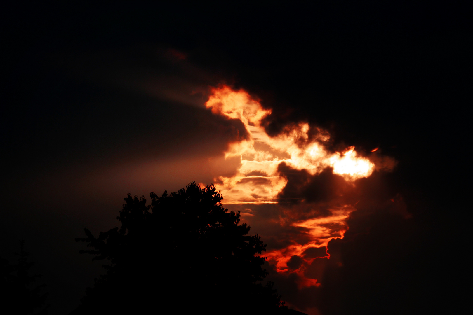 Ein brennender Sonnenuntergang