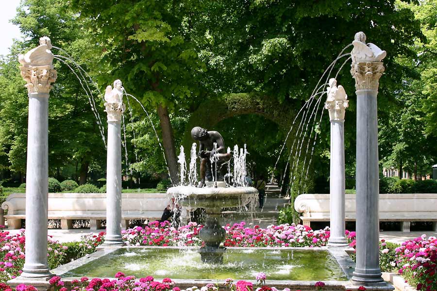 Ein Brunnen im Schloßpark von Aranjuez