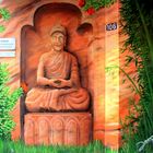 Ein Buddha im Hauseingang
