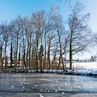 Ein Büblein steht am Weiher