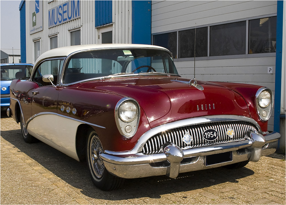 Ein Buick Century auf Texel am Flugplatz