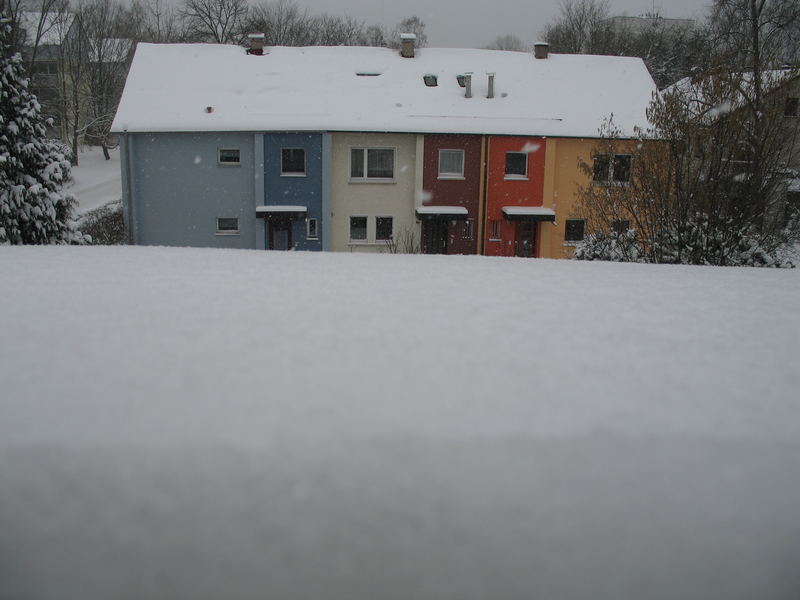 ein bunter Klecks in der Schneelandschaft!