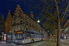 Ein Bus vor dem Bürgerhaus