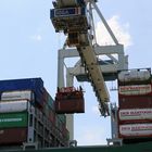 Ein Container wird geladen