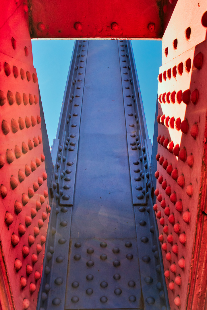 ein Detail der alten recycelten Hohenzollernbrücke aus Köln die jetzt über die Ruhr geht