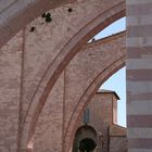 Ein Detail der vielen Kirchen in Assisi