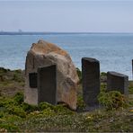 Ein deutscher Gedenkstein in Vik am Strand...