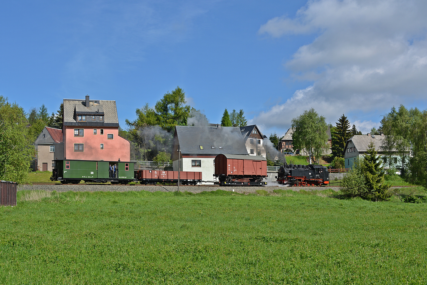 Ein Diensgutzug auf der Fichtelbergbahn