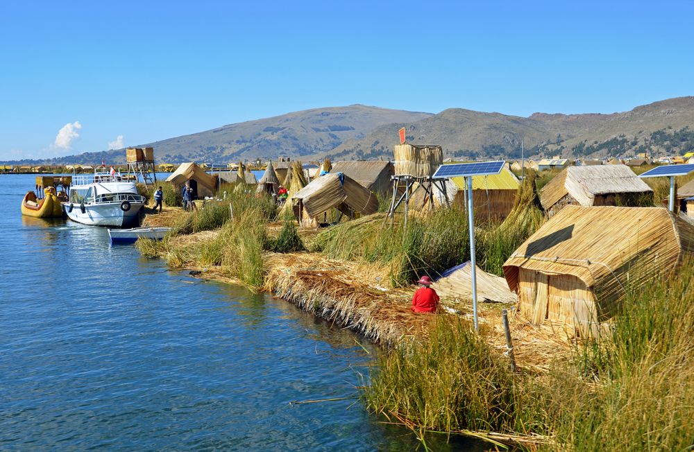 Ein Dorf der der Nachfahren der Uros in der Bucht von Puno