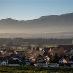 EIN DORF IM DUNST