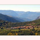 Ein Dorf in den Pyrenäen # Una aldea en los Pirineos