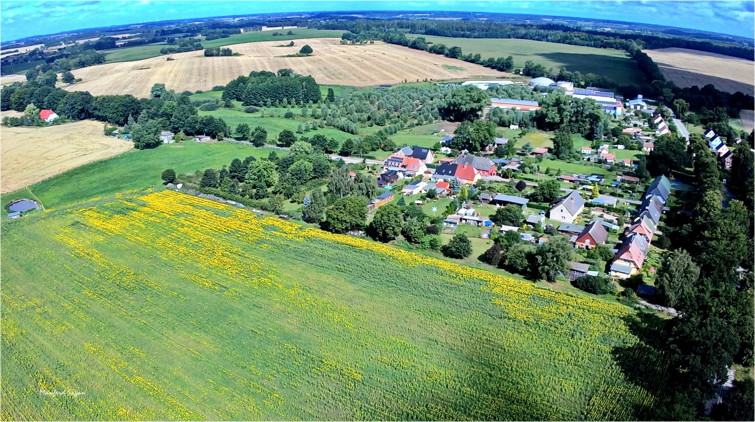 Ein Dorf in Vorpommern - auf der Suche nach der Kaiserin unter den Gartenblumen...