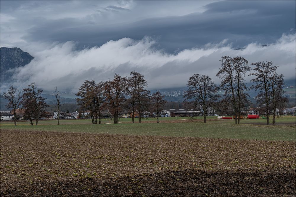 EIN DORF IN WOLKEN