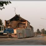 Ein Dorf ist  halbiert