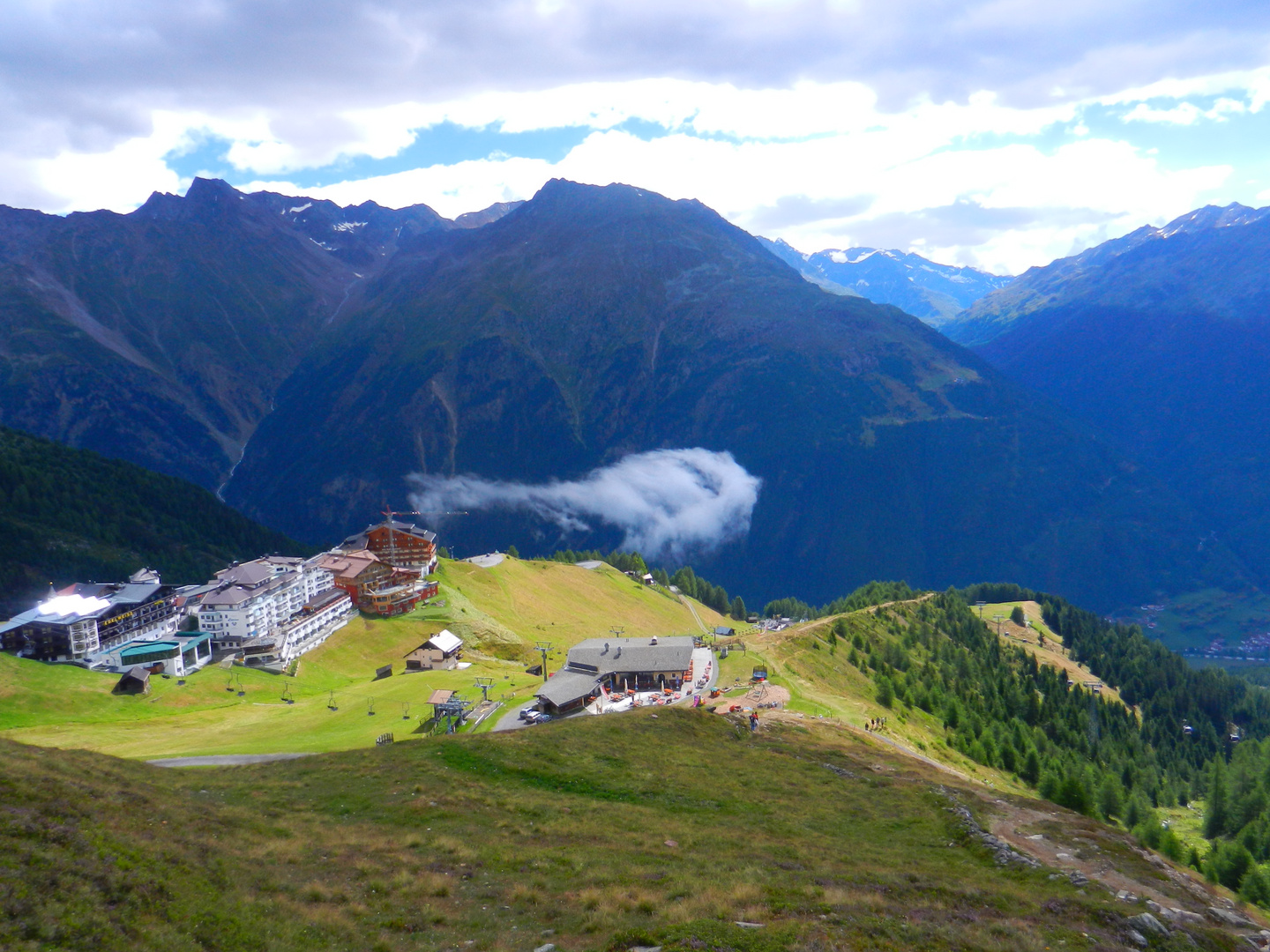 Ein Drache fliegt durchs Ötztal