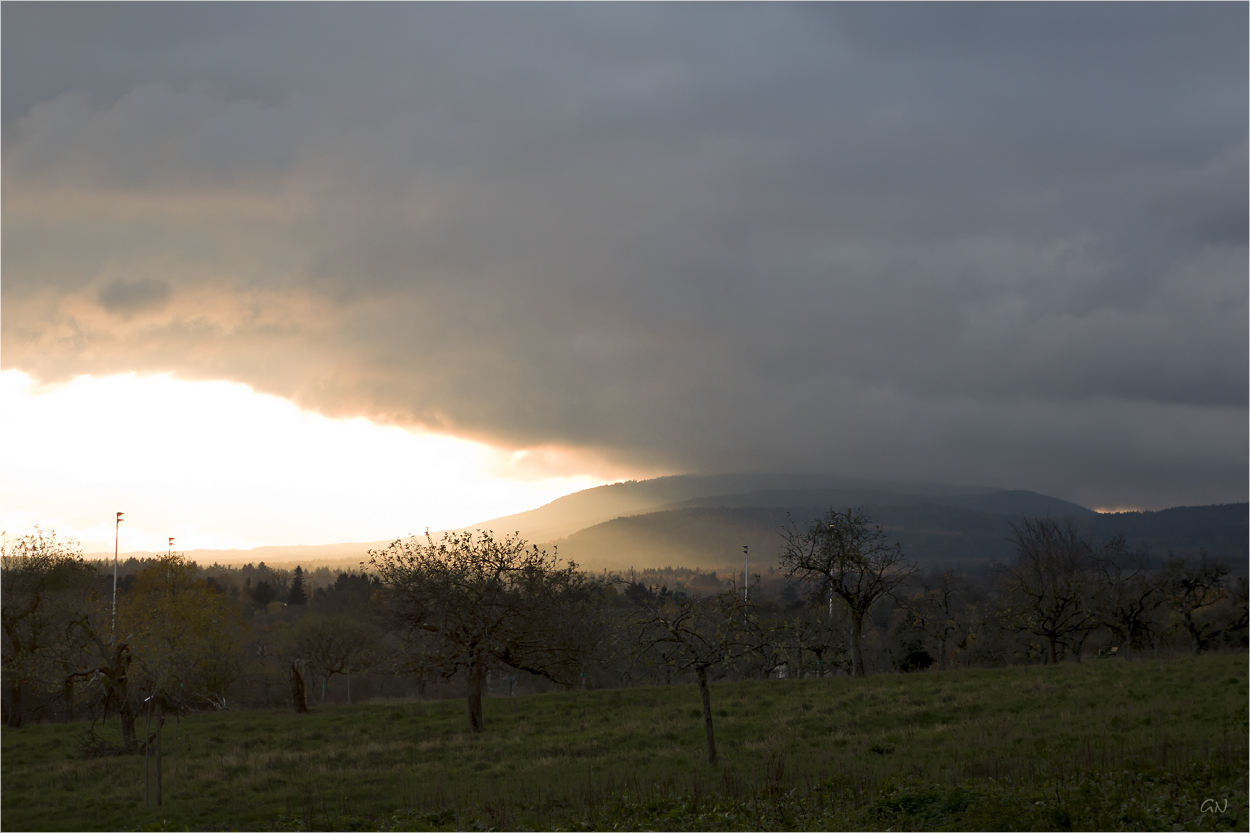 Ein dramatischer Sonnenuntergang