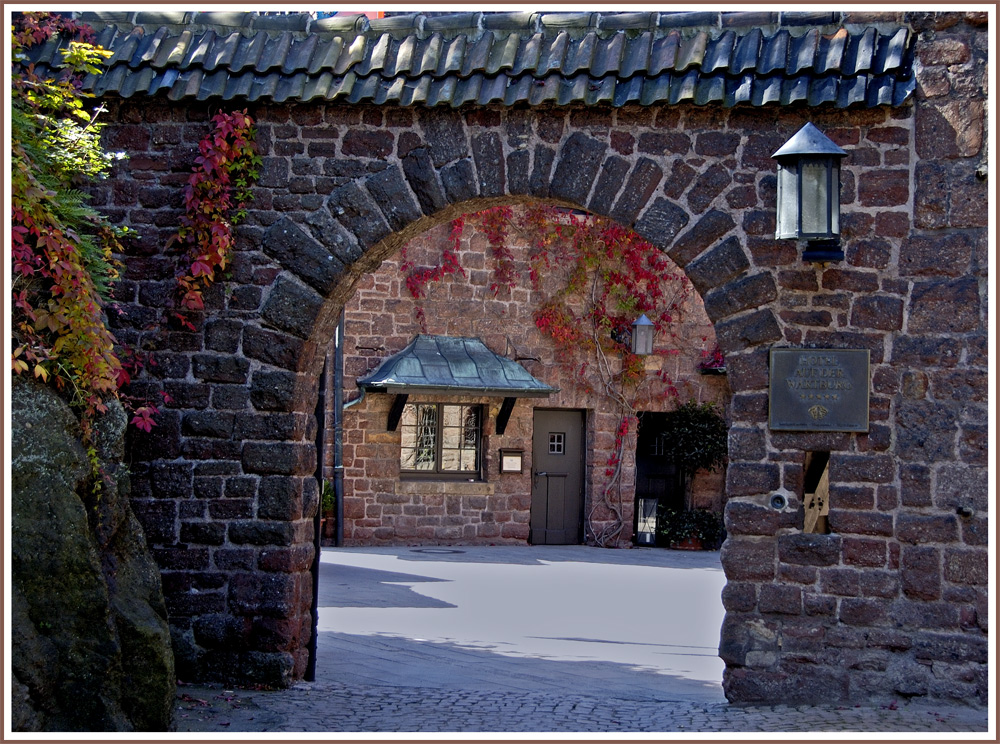 Ein Durchblick in den Innenhof auf der Wartburg.