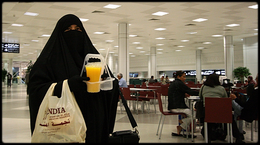 Ein durstig beauty in the airport of Doha