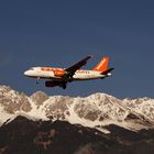 Ein easyJet in Anflug auf Innsbruck