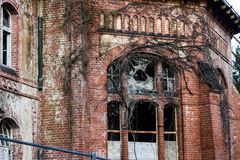 Ein einstmals sehr schönes Fenster in den Lungenheilstätten in Beelitz