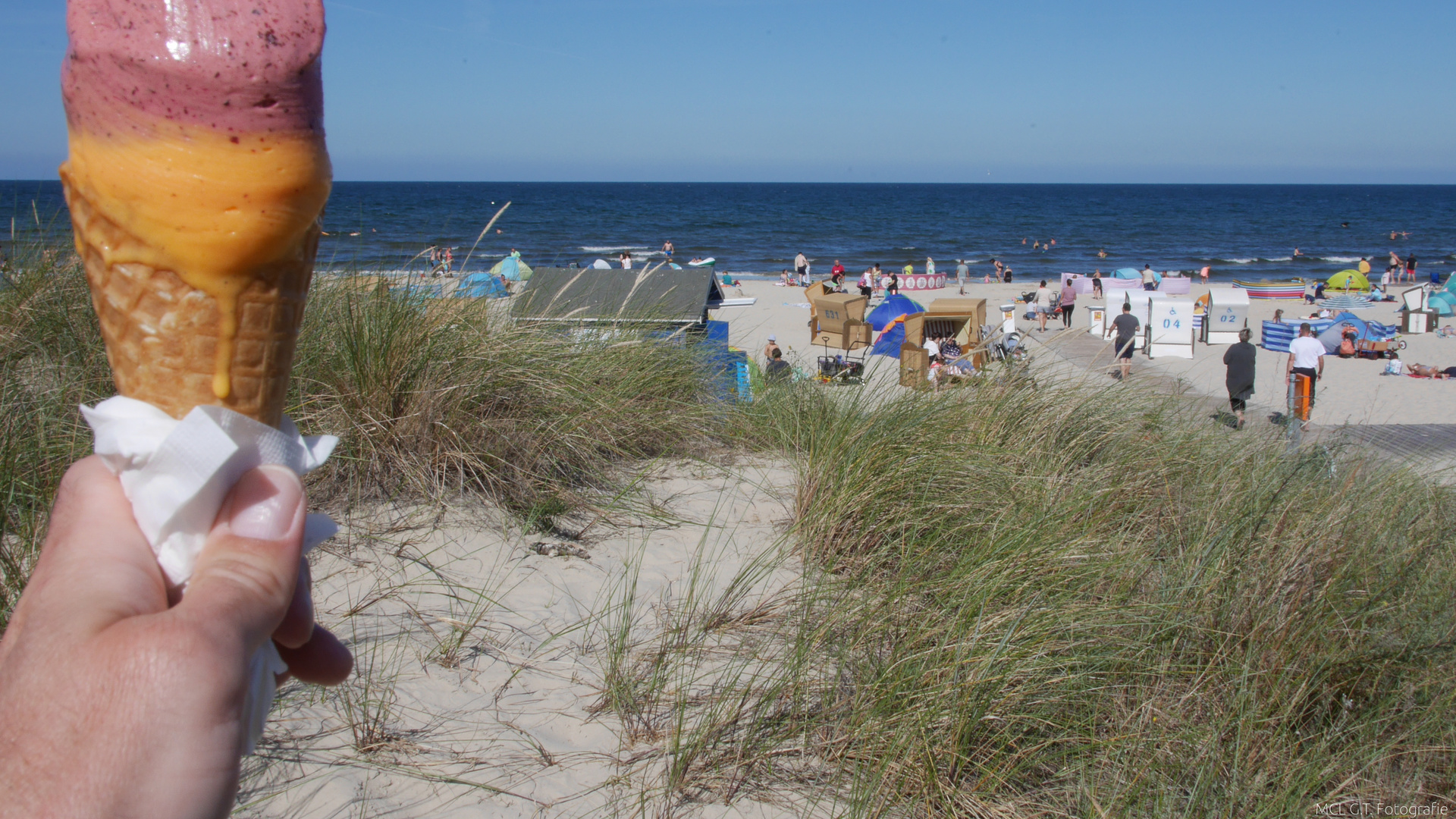 Ein Eis am Strand