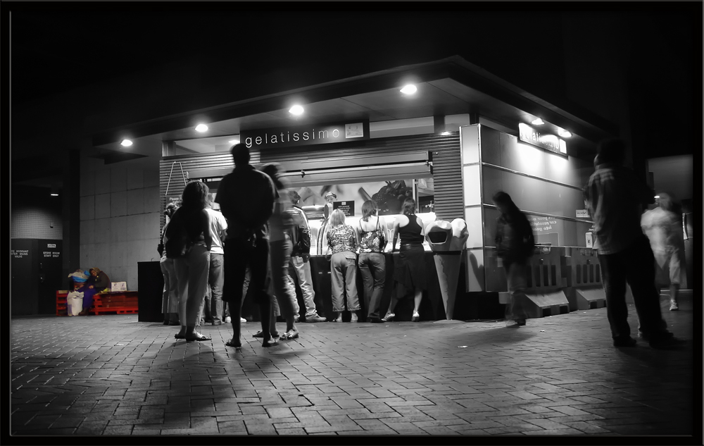 Ein Eis geht immer ---- oder obdachlos auf der roten Bank....