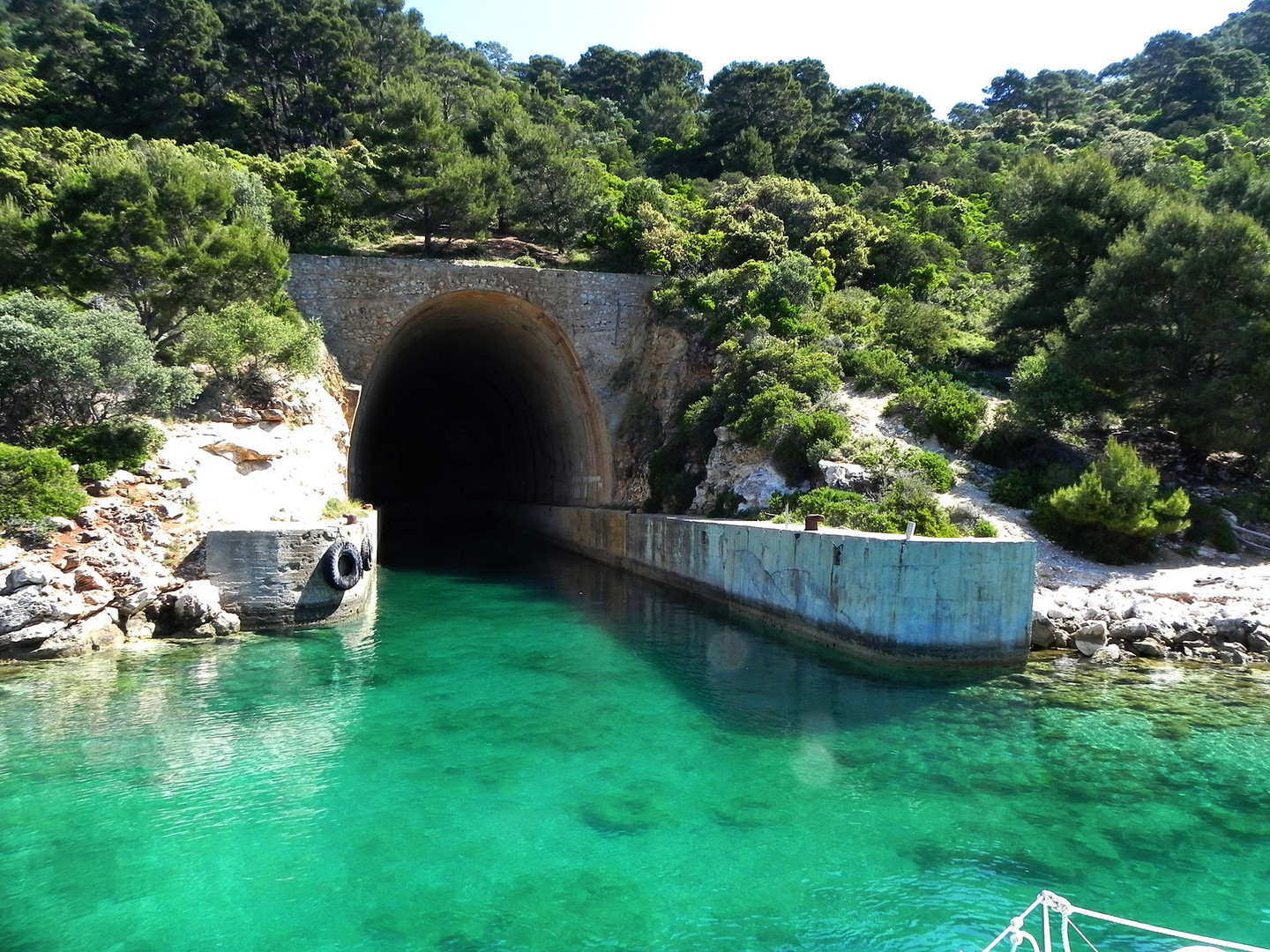 Ein Eisenbahntunnel ohne Schienen ???