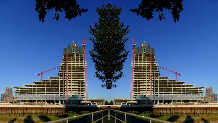 Ein Elbtower kommt selten allein