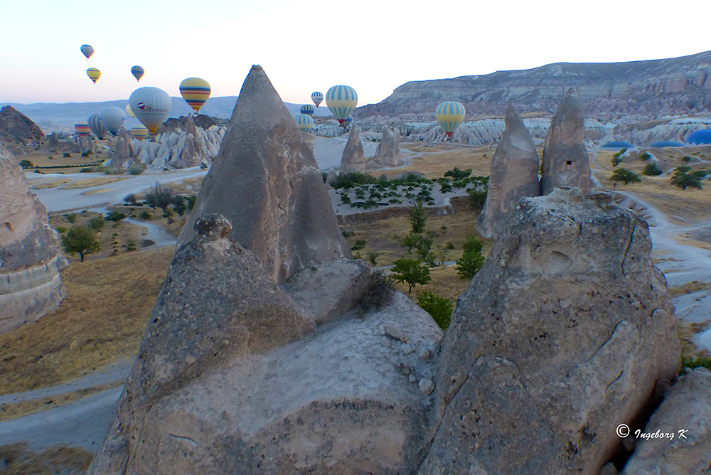 Ein erster Blick aus der Luft auf die bizarre Felsenlandschaft