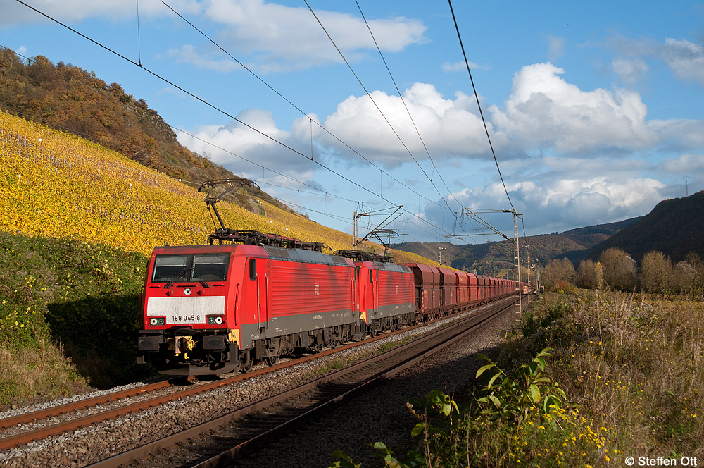 Ein Erzzug an der herbstlichen Mosel