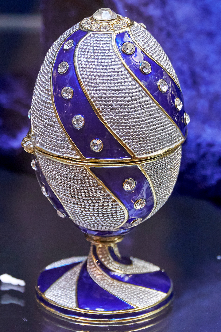 Ein Fabergé-Ei für´s  Spiegelei zum Spiegeldienstag? ;-)