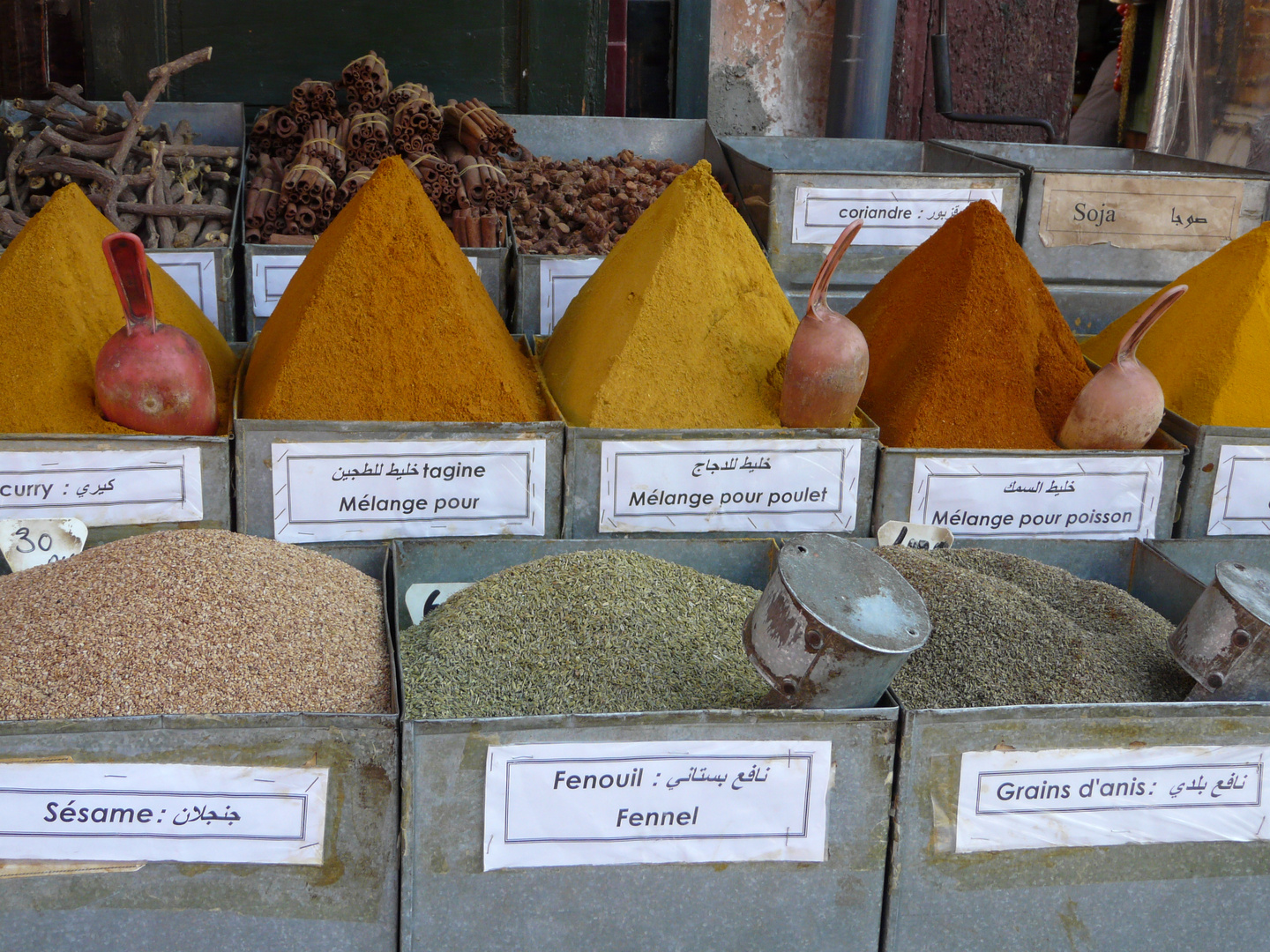 ein farbenfroher kurzer Blick auf dem Souk in Marrakesch