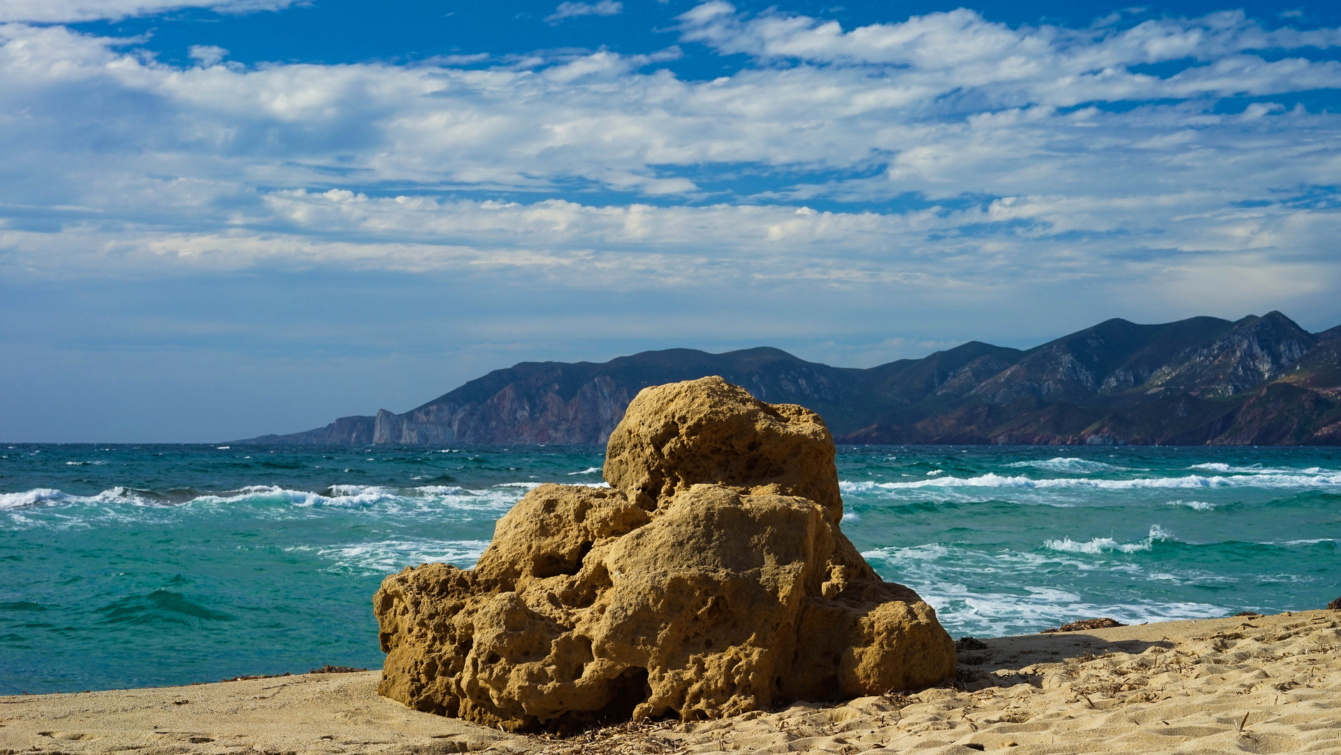 Ein Fels am Strand in Gonnesa - Sardinien