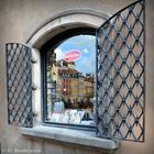 Ein Fenster am Marktplatz in Warschau